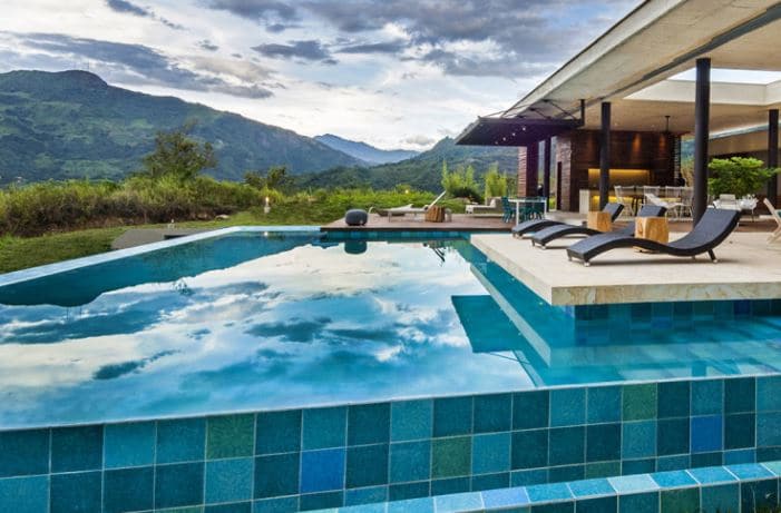 como limpiar una piscina